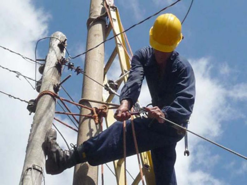 Voluntad de trabajo distinguen a los trabajadores eléctricos de Palma Soriano