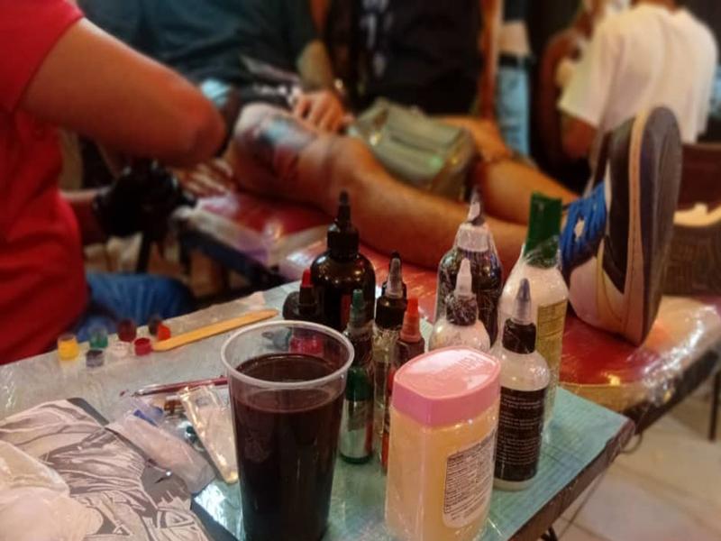 Trasciende en Palma Soriano exposición de tatuajes de artistas locales  