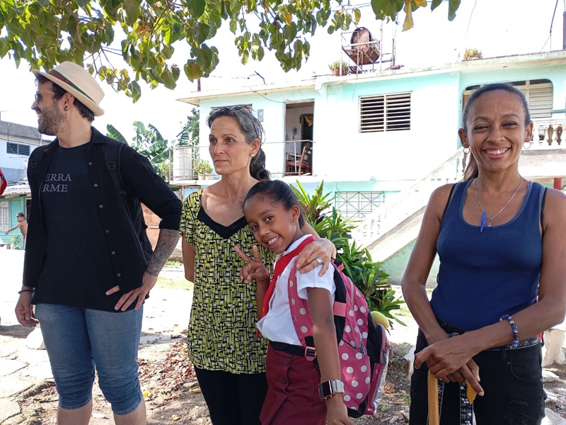   La radio regala sus sonidos de manera diferente, pero con el mismo amor...